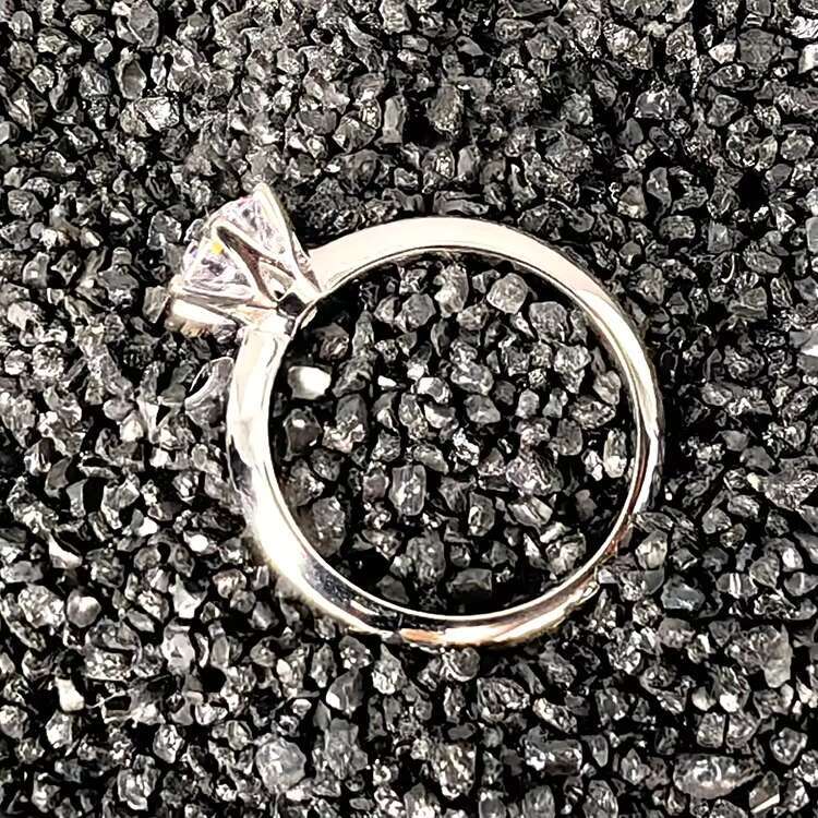 Factory Direct Sale Fine Jewelry Classic Rhodium Plated 925 Sterling Silver Round Brilliant Moissanite Ring for Women Wedding