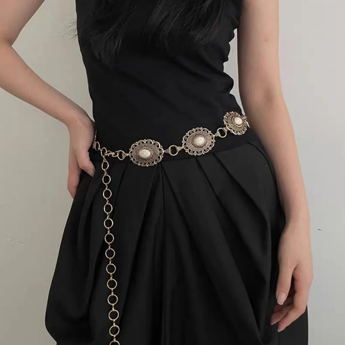 Retro Metal Waist Chain Womens Ethnic Style Accessory Versatile for Skirts Elegant High-End Thin Belt Summer Fashion 250610