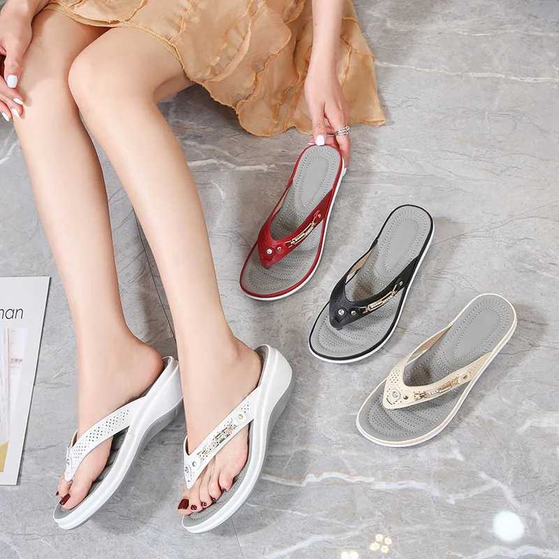2023 Womens Slippers Summer New Fashion Metal Button Slides Shoes Wedge Beach Sandals Women Outside Platform Leisure Flip Flops Z250614