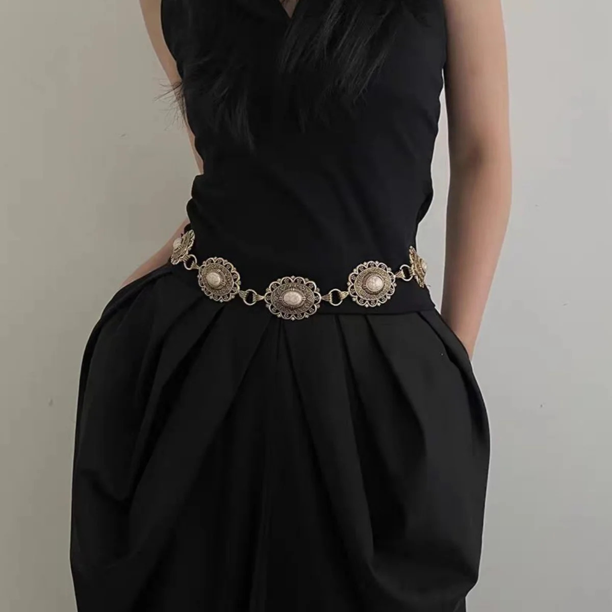 Retro Metal Waist Chain Womens Ethnic Style Accessory Versatile for Skirts Elegant High-End Thin Belt Summer Fashion 250610