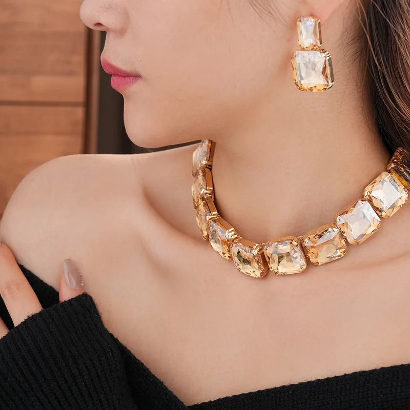 Inlaid Rhinestone Square Earrings Necklace Two-piece Set Fashion Versatile Exaggerated Temperament Light Accessories Sets 250530