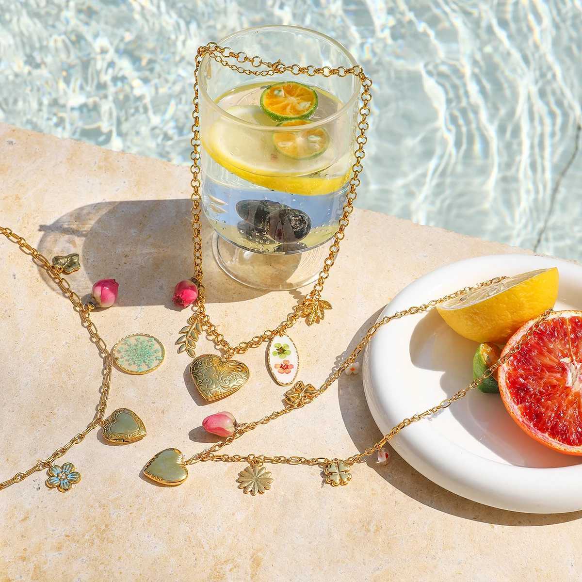 Zora Womens Summer Vacation Charm Flower Pendant Necklace 18K Gold-plated Stainless Steel Heart Box Pendant Fashion Jewelry Z250614