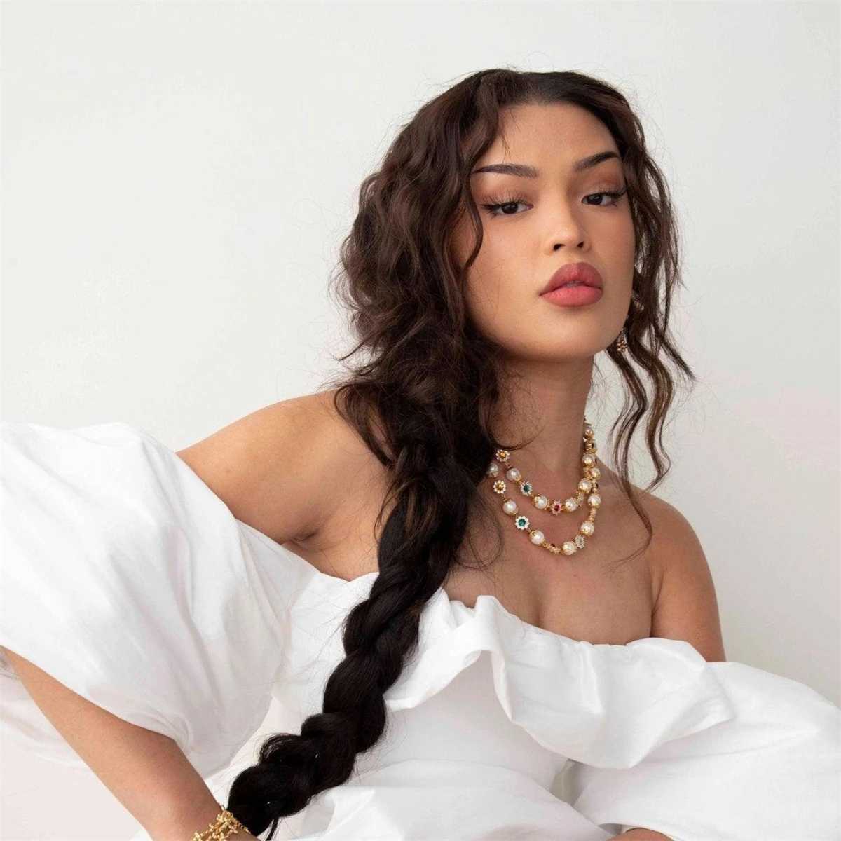 New INS hot selling pearl flower set with diamonds colorful gemstones niche fashion versatile gold-plated necklace Z250614