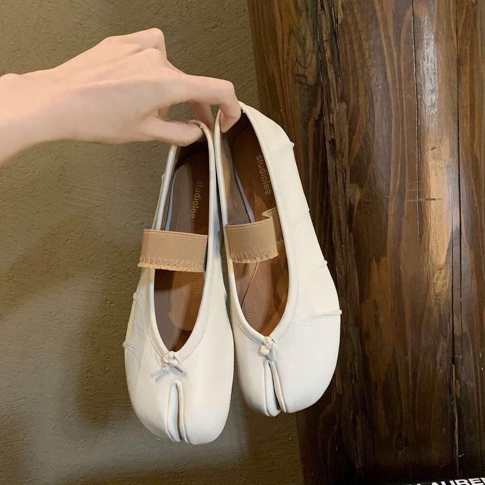 Grape Mom Studiolee Fashionable Shallow Soft Sole Sheepskin Flat to Match Skirts Pig Hoof Split Toe Women's Shoes