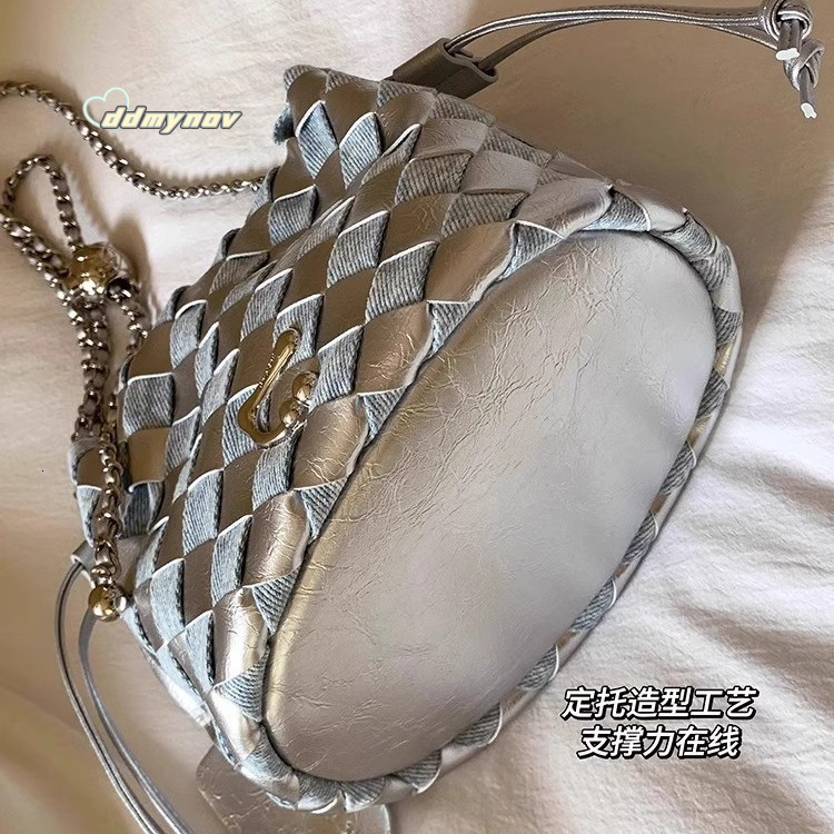 2024 New Niche Design Bucket for Women Summer Novel Woven Chain Shoulder Crossbody Small Bag Trendy ddmynov