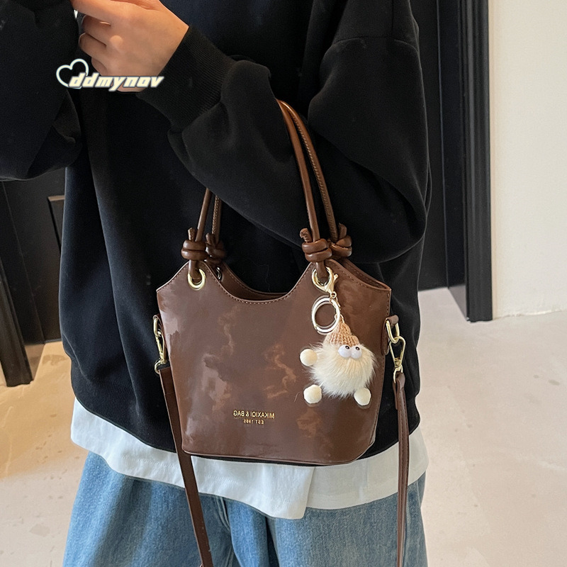 2025 New Trendy Shoulder Niche Convenient Design Handbag Fashion Versatile Stylish Crossbody Women's Bag ddmynov