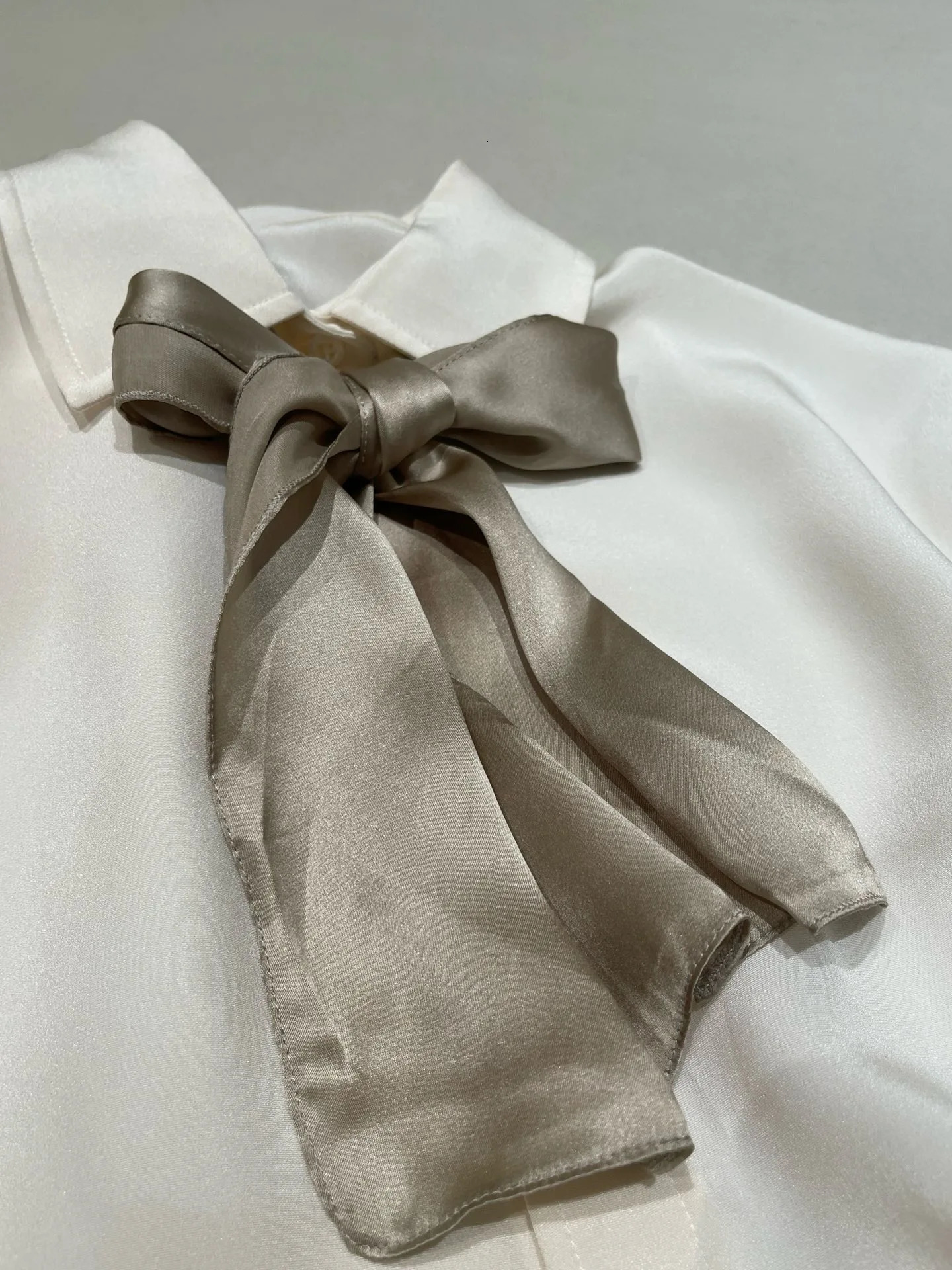 Womens Silk Blouse Short Sleeve Lightweight Skin Friendly Bubble Sleeve Contrast Color Ribbon Elegant Fashion Simple Sweet 250609