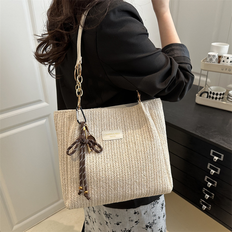 Large Capacity Tote Bag for Women 2025 Summer New Straw Woven Shoulder Bag Stylish and Elegant for Work Commute Handbag