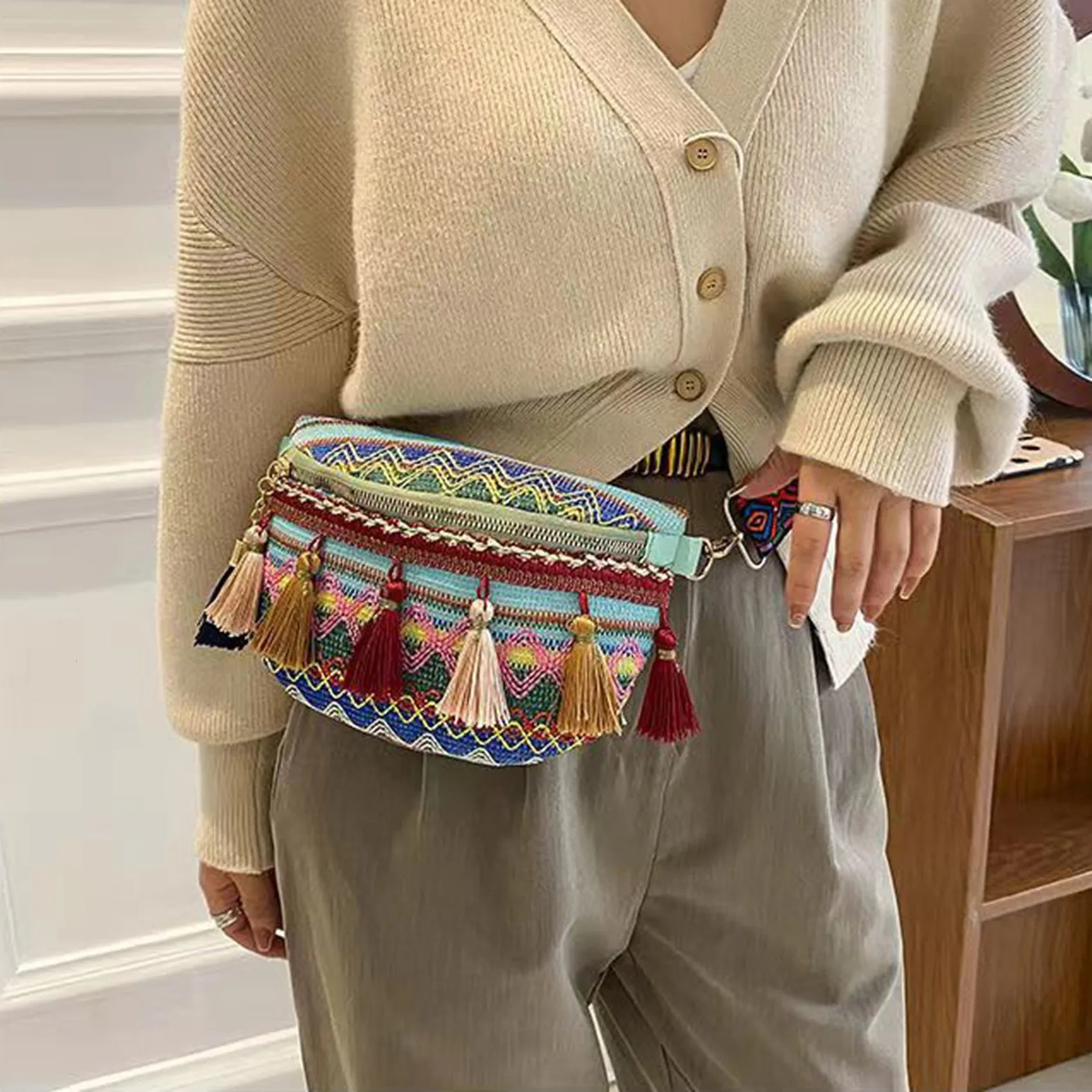 Womens Crossbody Bag Ethnic Style Tassel Decor Diagonal Straddle Feminina Single Shoulder Variegated Color Chest Pouch 250614