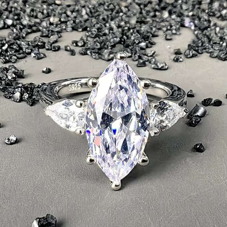 Factory Trendy Rhodium Plated S925 Silver Fine Jewelry Delicate Moissanite Three Stone Ring for Women Engagement Wedding
