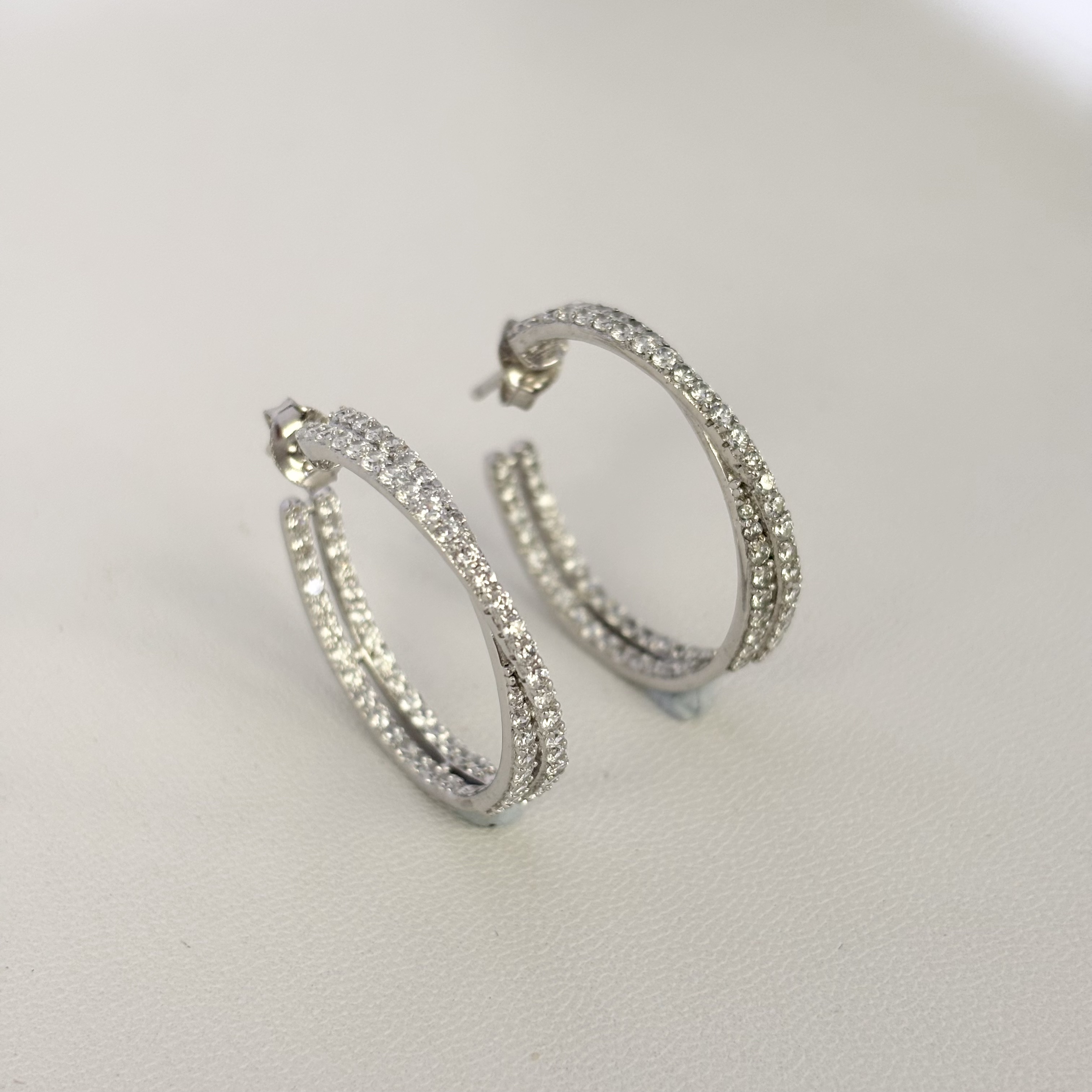 Twisted rope interlocking circles earrings, 925 silver material, full diamond setting, unique earrings design, fashionable rose gold electroplating