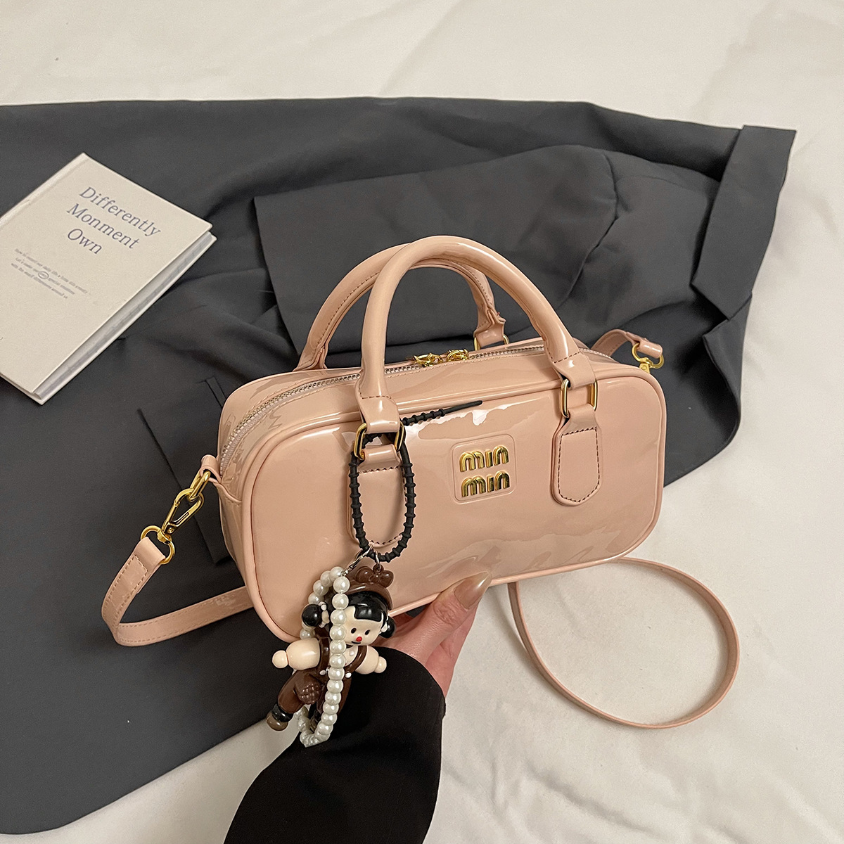free shipping 2025 new smooth textured women's handbag party fashion versatile shoulder bag crossbody bag black white wine red coffee