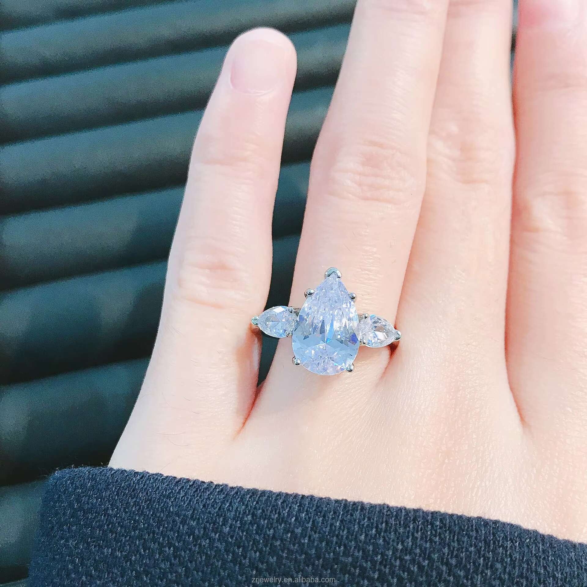 4ct Moissanite Bridal Wedding Jewelry 3ct S925 Sterling Silver VVS D Pear Moissanite Diamond Engagement Ring