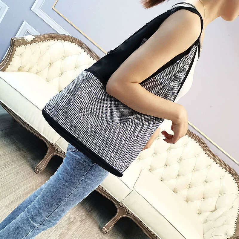 European Style Design Sense Diamond-Studded Zipper Large Capacity Handheld Shoulder Bag Fashion Trend Versatile Lightweight Casual