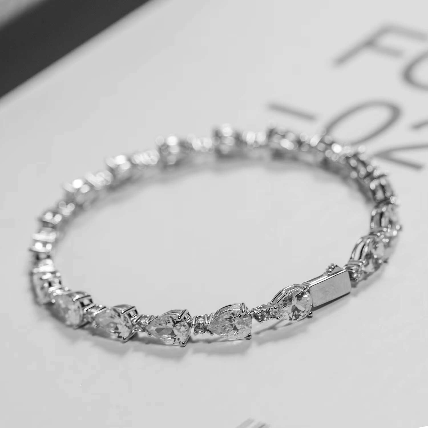 Classic Diamond Moissanite 925 Sterling Silver Jewelry Popular Design Tennis Bracelet for Bridal Wedding