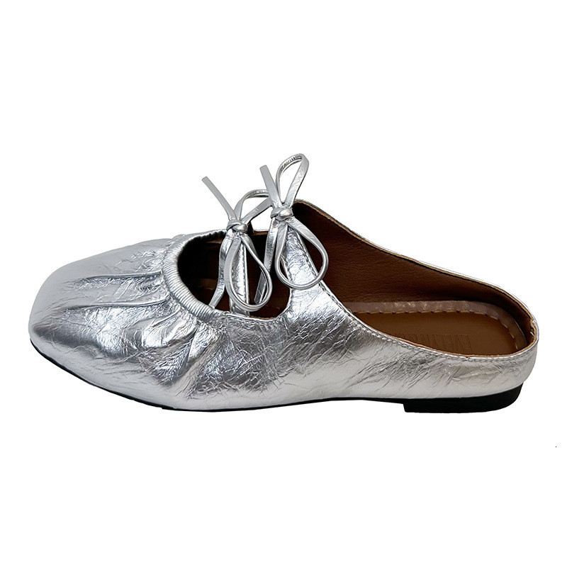 Ddmyoutdoor Breathable Lightweight Silver Closed Toe Flat Slippers For Women Summer Outdoor New Non Slip Soft Sole Versatile Sandals Outdoor Shoes