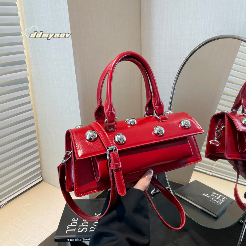 Trendy Underarm 2025 New Korean Style Fashion Rivet Personality Handbag Women's Shoulder Crossbody Tote Bag Trend ddmynov