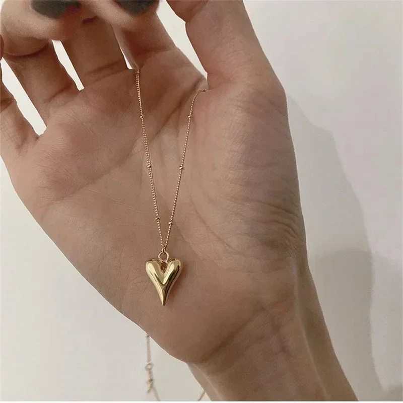 Vintage Golden Silver Color Heart Pendant Necklace for Women New Trend Girls Clavicle Chain Jewelry Birthday Gifts Wholesale Z250614