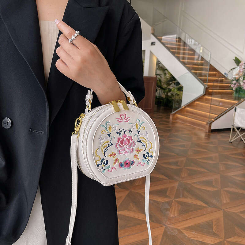 Niche Texture Embroidered Handbag New Fashion Chinese Style Crossbody Women Versatile Small Bag