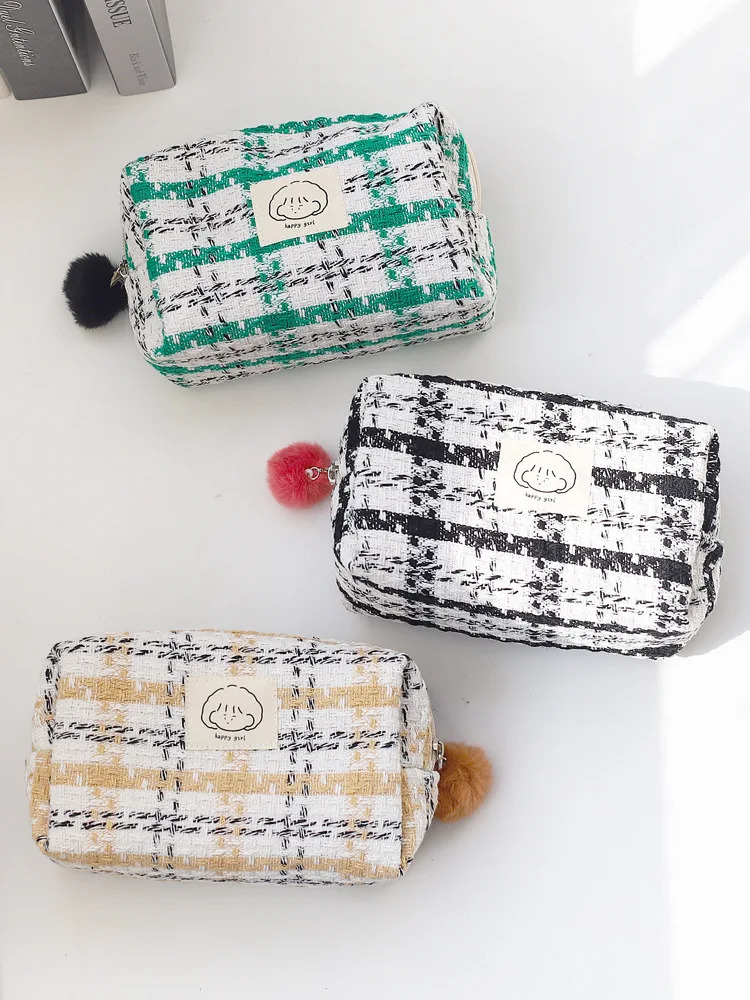 Handwoven largecapacity makeup bag cute fresh and fashionable toiletry storage item 250614