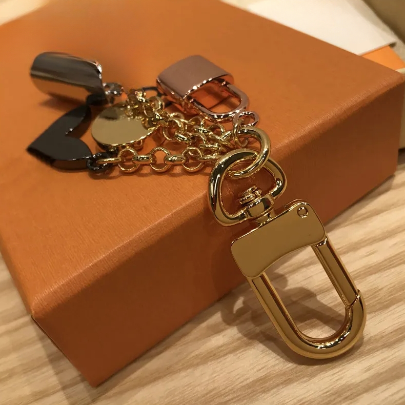 Keychain Luxury Designer Gold Metal Key Buckle Classic Brand Letter Rose Lock Star Pendant Stylish High Quality Keychains Bag Ornaments