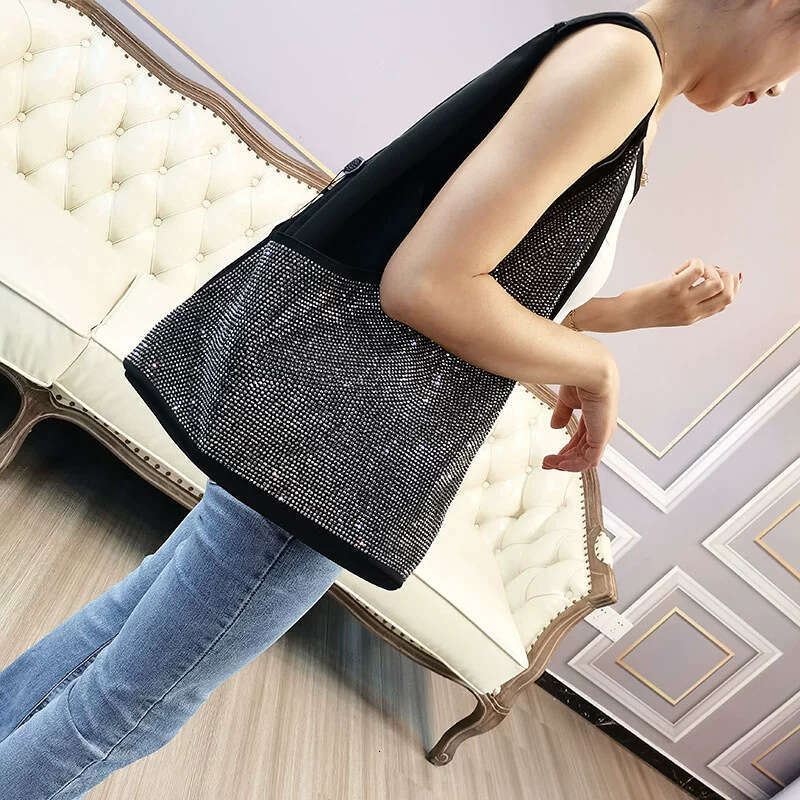European Style Design Sense Diamond-Studded Zipper Large Capacity Handheld Shoulder Bag Fashion Trend Versatile Lightweight Casual