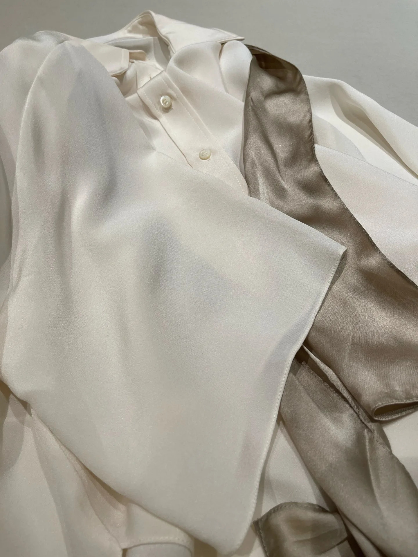 Womens Silk Blouse Short Sleeve Lightweight Skin Friendly Bubble Sleeve Contrast Color Ribbon Elegant Fashion Simple Sweet 250609