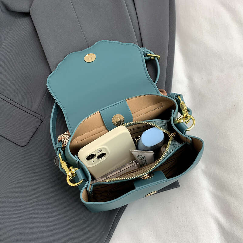 For Women 2025 New Fashion Chinese Style Embroidered Artistic Crossbody Niche High-End Shoulder Bag