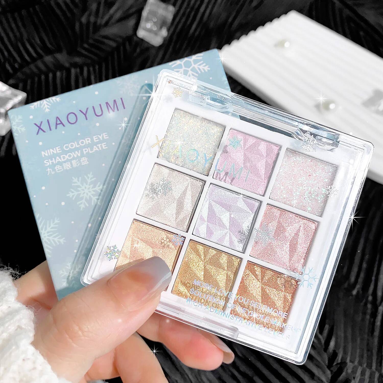 Christmas Snowflake Nine-color Eyeshadow Palette, Shimmer, Crystal, Highlight, Eyelid, Ice and Snow Dia Eyeshadow.