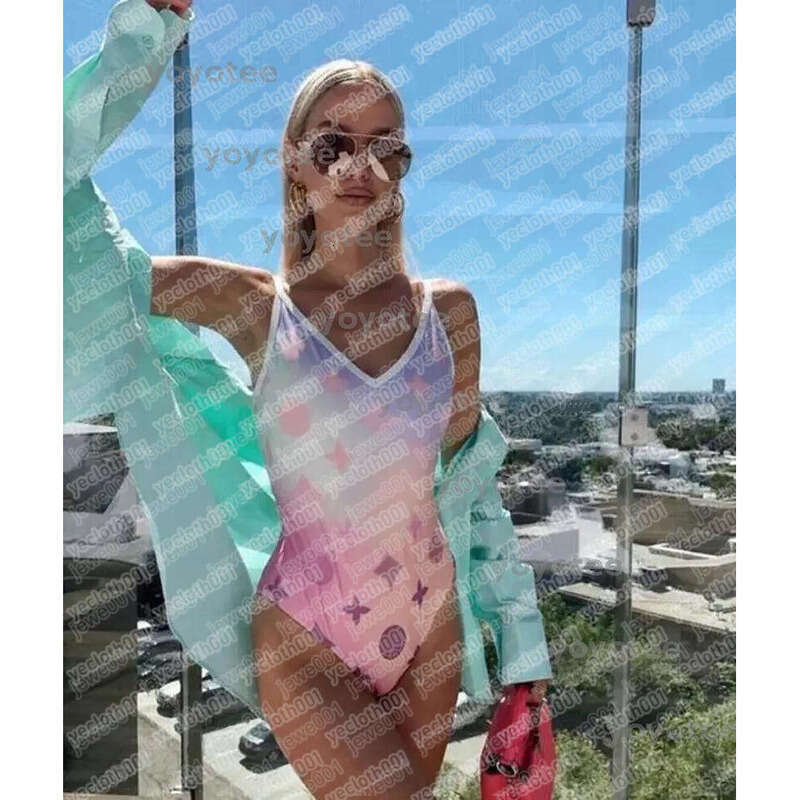 Swim Wear Women Designer Swimsuit Italie Fashion 2025 Bikini de maillots de bain pour femmes Floral Sexy Bathing mail
