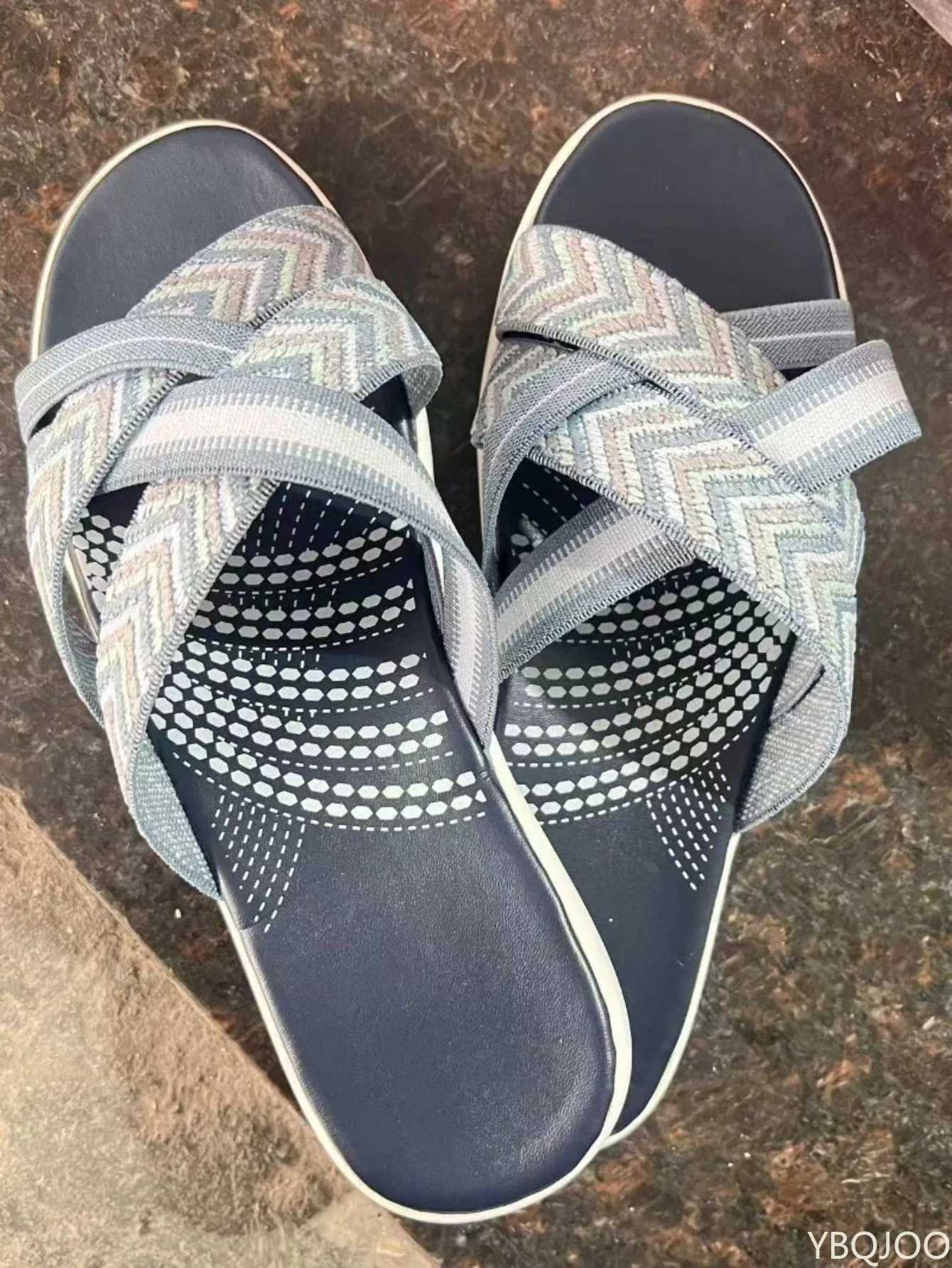 2025 yeni yaz Kadn rahat Kaln Yastkl Terlik Geni apraz Askl Rahat Plaj Sandalet Ak Burunlu Platform Wedge Sandalet Z250614