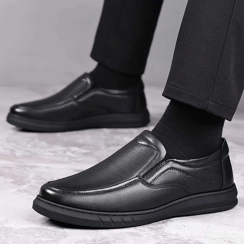 2025 Casual Mens Leather Shoes Summer Soft Sole Dad Shoes Versatile Classic Male Shoes Breathable Genuine Leather Loafers Homme XJ250614