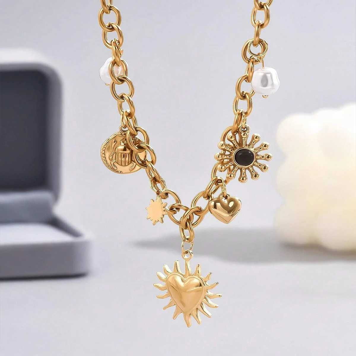 Glamorous Gold Color Chunky Chain Necklace With Playful Heart Sun Moon Imitation Pearl Charms Womens Garden Parties Jewelry Z250614
