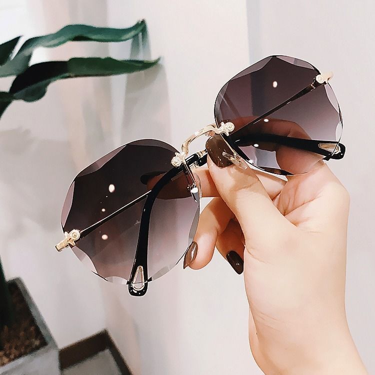 Personalized Wide-Bodied Unframed Eyewear for Ladies