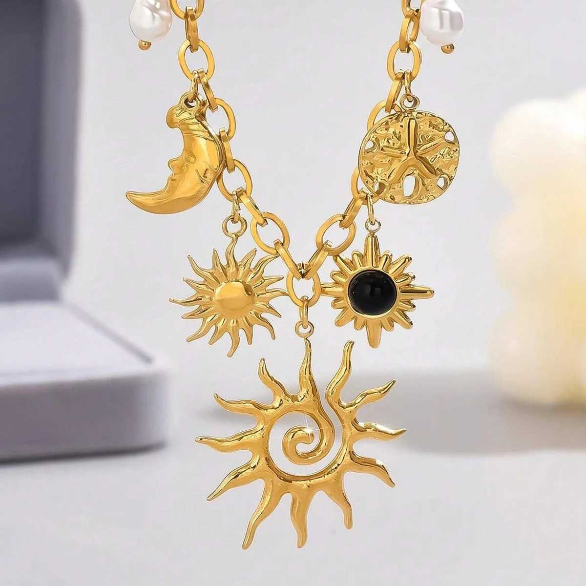 Glamorous Gold Color Chunky Chain Necklace With Playful Heart Sun Moon Imitation Pearl Charms Womens Garden Parties Jewelry Z250614