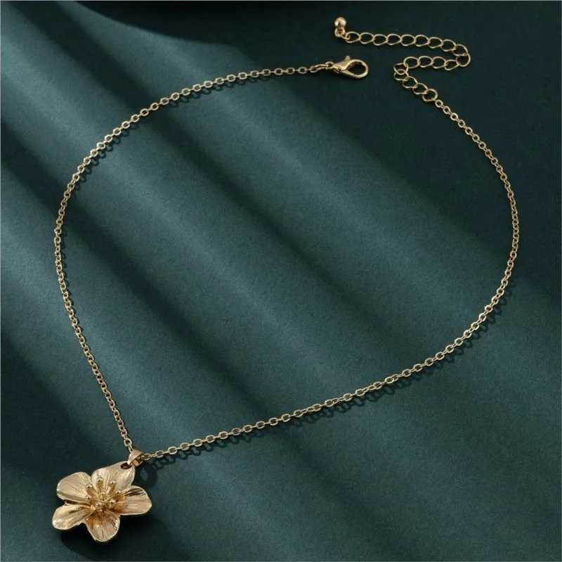 Golden Dopamine Style Flower Pendant Necklace for Women 2025 New Trend Wrinkled Choker Wedding Gifts Accessories Z250614