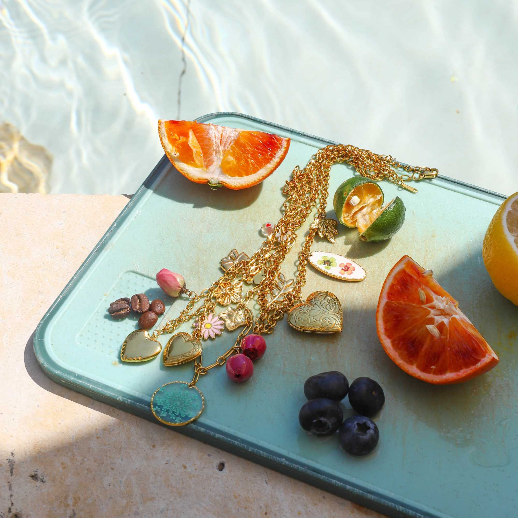 Zora Womens Summer Vacation Charm Flower Pendant Necklace 18K Gold-plated Stainless Steel Heart Box Pendant Fashion Jewelry Z250614