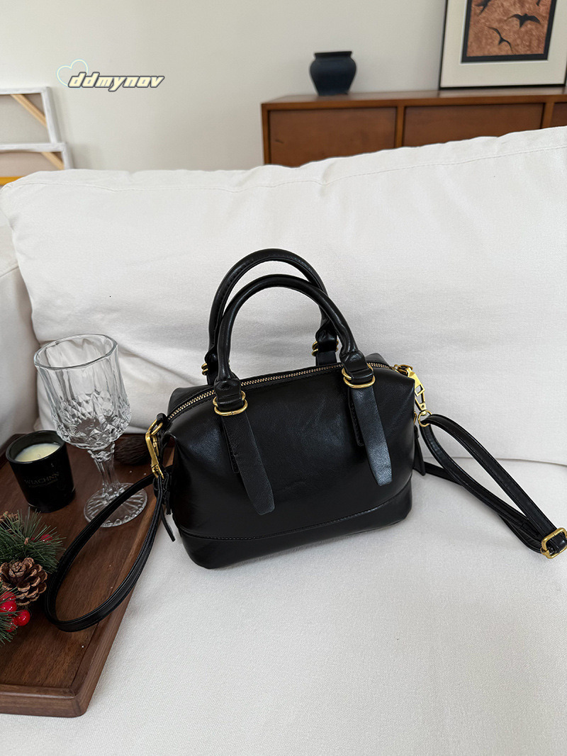 Versatile Handheld Bowling Ball for Women 2024 Autumn Winter New Fashion Pillow Commuter Shoulder Crossbody Bag ddmynov