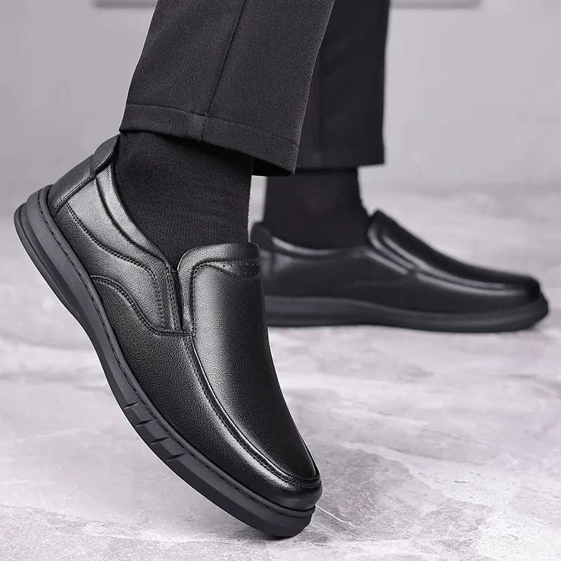 2025 Casual Mens Leather Shoes Summer Soft Sole Dad Shoes Versatile Classic Male Shoes Breathable Genuine Leather Loafers Homme XJ250614