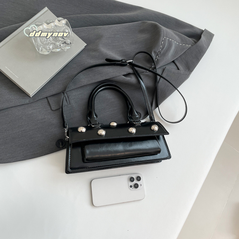 Trendy Underarm 2025 New Korean Style Fashion Rivet Personality Handbag Women's Shoulder Crossbody Tote Bag Trend ddmynov