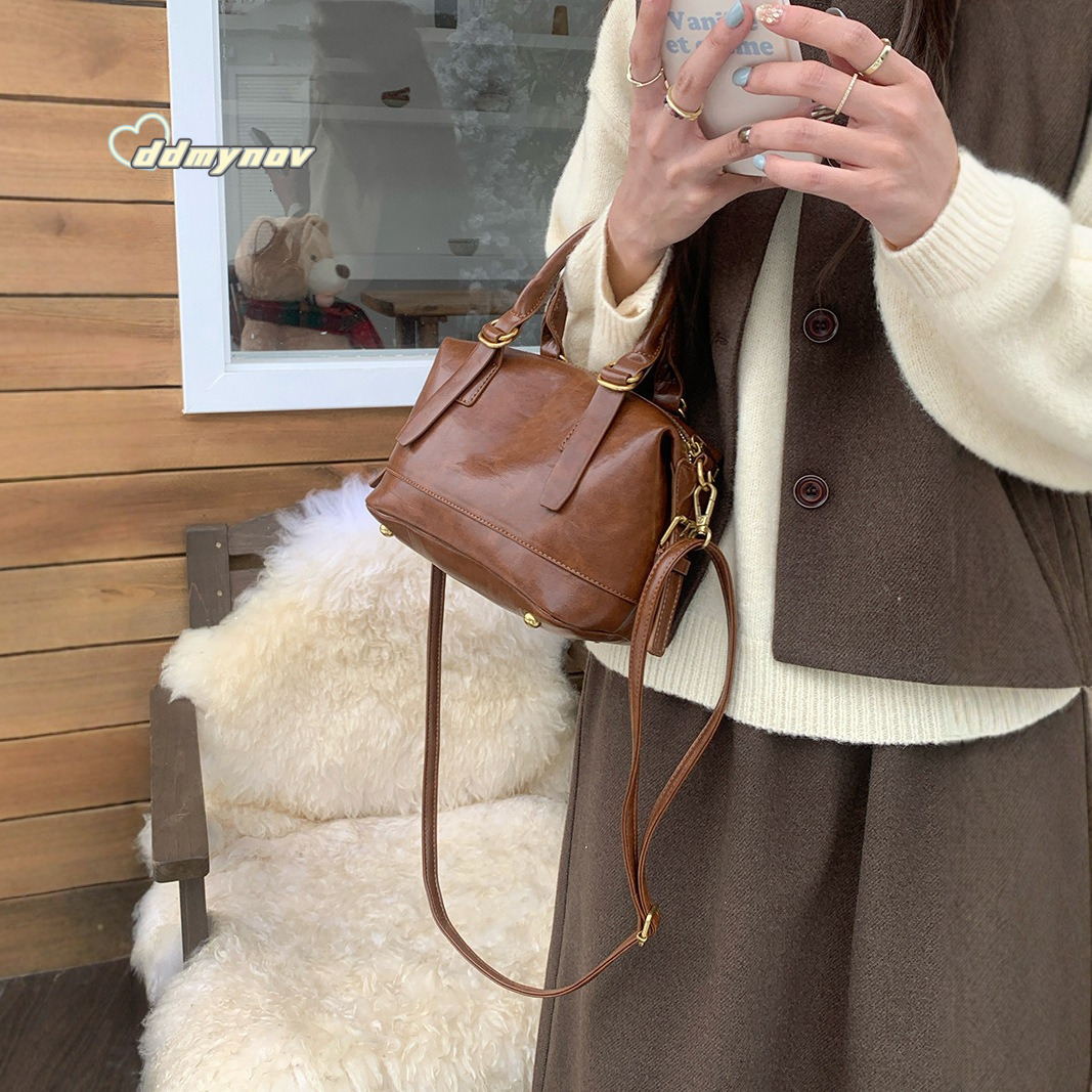 Versatile Handheld Bowling Ball for Women 2024 Autumn Winter New Fashion Pillow Commuter Shoulder Crossbody Bag ddmynov