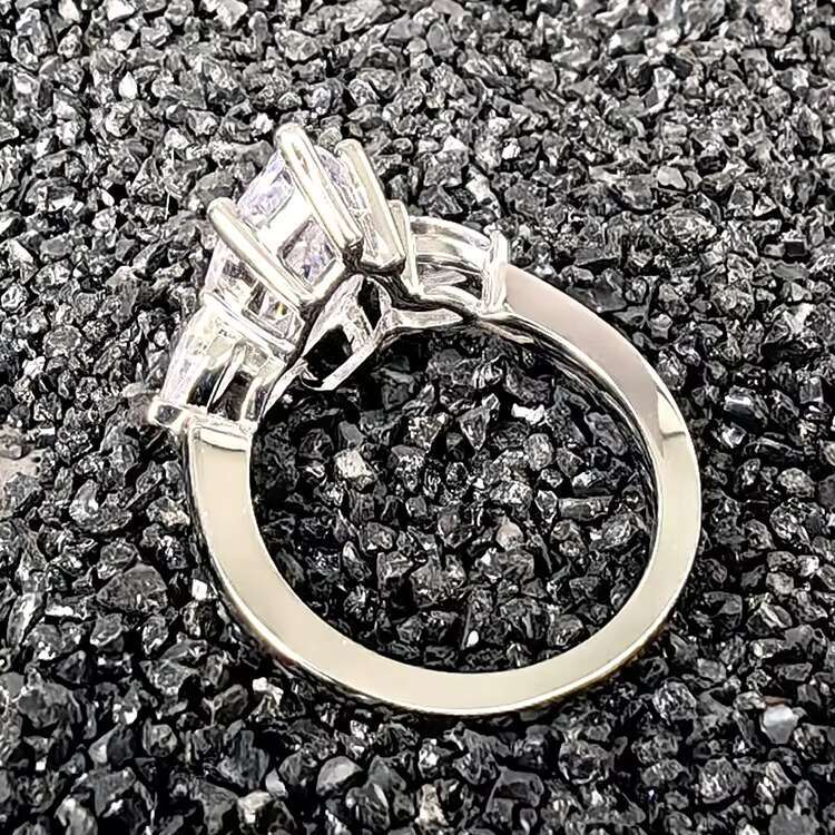 Factory Trendy Rhodium Plated S925 Silver Fine Jewelry Delicate Moissanite Three Stone Ring for Women Engagement Wedding