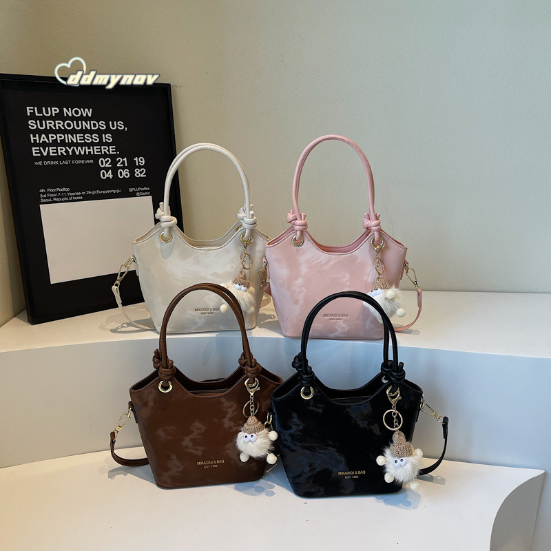 2025 New Trendy Shoulder Niche Convenient Design Handbag Fashion Versatile Stylish Crossbody Women's Bag ddmynov