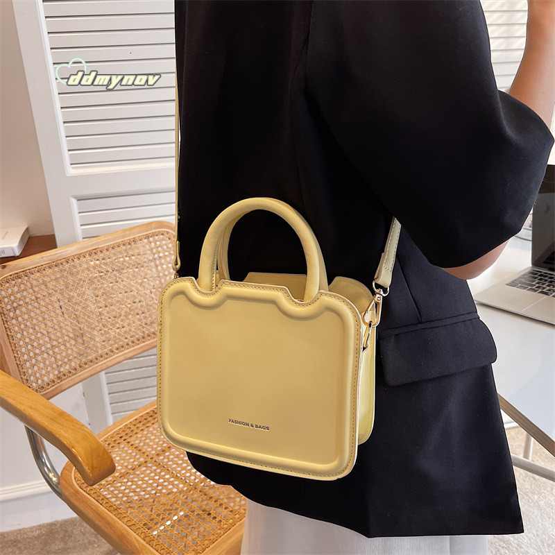 Women's 2024 Summer New Fashion Handbag Crossbody Korean Niche Design Ins Style Shoulder Bag ddmynov