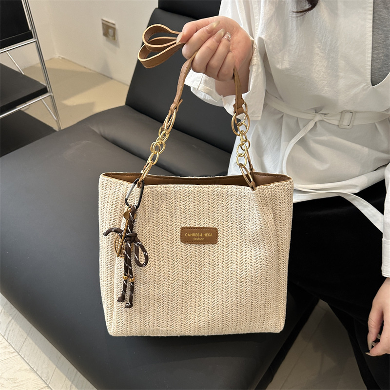 Large Capacity Tote Bag for Women 2025 Summer New Straw Woven Shoulder Bag Stylish and Elegant for Work Commute Handbag