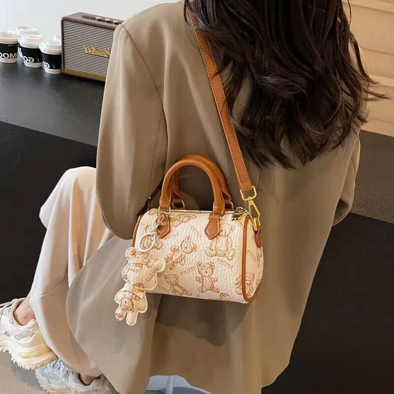 Designer Free Shipping New Single Shoulder For Women Leisure Flap Womens Bear Bag Printed Handbag Crossbody Messenger Free shipping