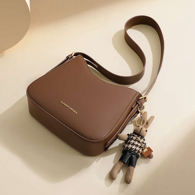 Women S Summer New Genuine Leather Crossbody Large Capacity Versatile Commuter Shoulder Saddle Bag