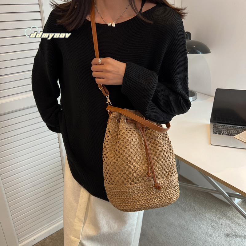 New Fashion Trend Bucket Summer Niche Versatile Woven Beach Bag Single Shoulder Crossbody Handbag for Women ddmynov