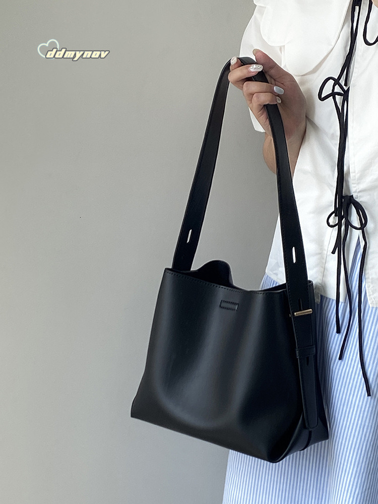 Bucket 2024 Niche Design New Women's High-end Commuter Tote Large Capacity Shoulder Crossbody Bag ddmynov