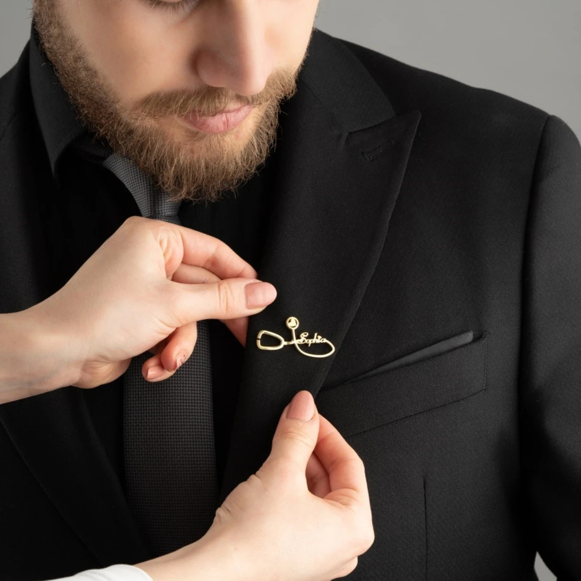 Custom Heart Stethoscope Name Brooches For Doctor Women Men Stainless Steel Personalized Professional Dr Pins Nurse Jewelry 250610